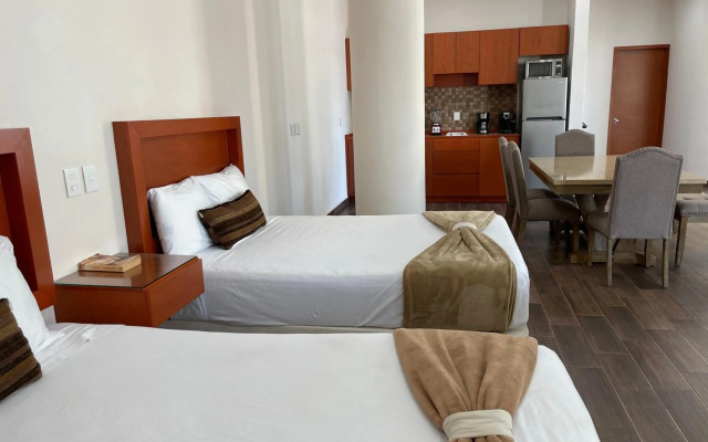 La Lola Hotel & Suites