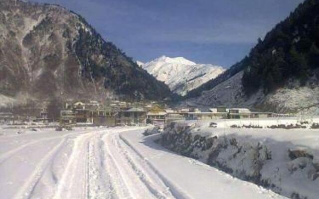 Hotel Mountain Track- Taranna Balakot