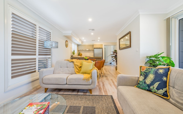 Newcastle Short Stay Apartments - Adamstown Townhouses
