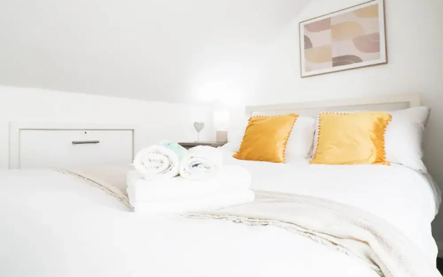 Cosy and Bright 1-bedroom Stay