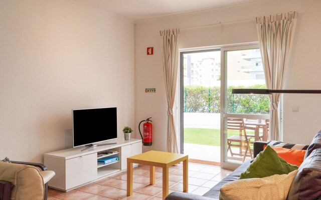 Beautiful Apartment With a Bedroom in Meia Praia and a Communal Swimming Pool