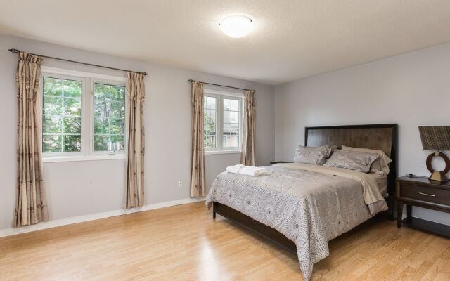 QuickStay - House by The Lake (3Bdrm Near Go Station)