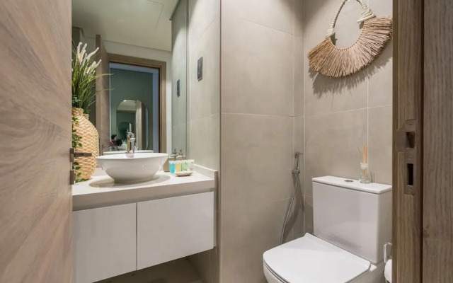 Stunning Apt Marina view with Balcony