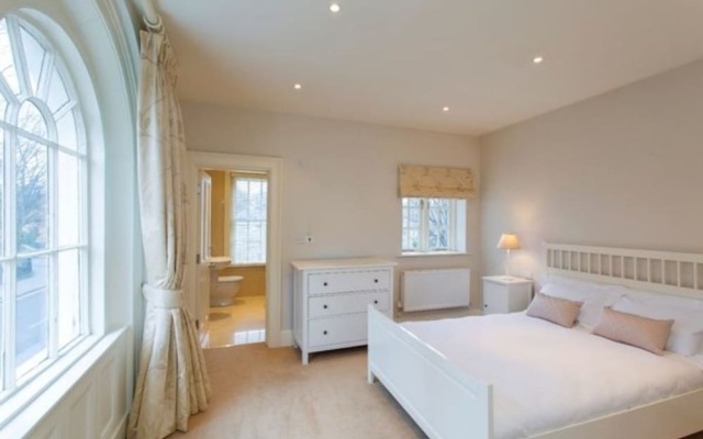 The Liam Neeson Suite by 5STARSTAY