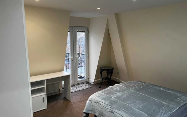 Cosy 3 Bedroom Apartment Next to the Emirates