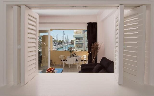 Apartamentos Puerto Marina Beach