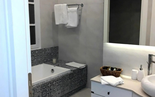 Cavo Seaside Suites