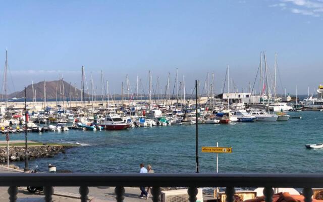 Modern And Bright Apartment With Sea Views