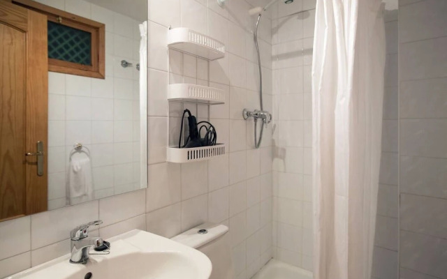 Montebajo Cove by Keywii, 6pax, Sierra Nevada