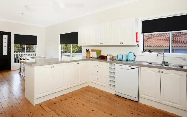 Tilly's Retreat - Pet Friendly - 3 Min Walk to Beach
