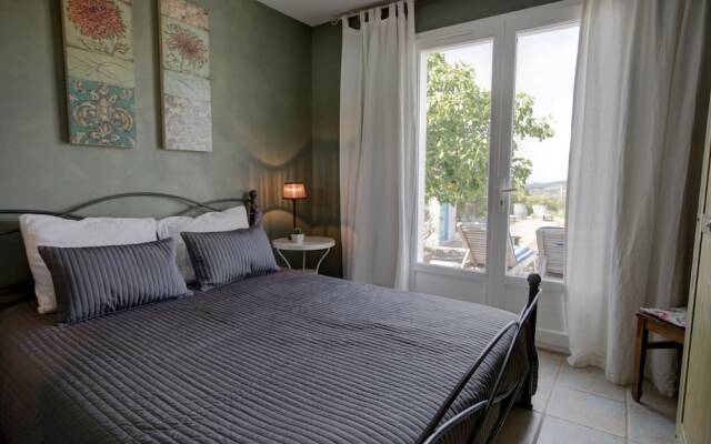 Spacious Villa With Private Swimming Pool and Jacuzzi