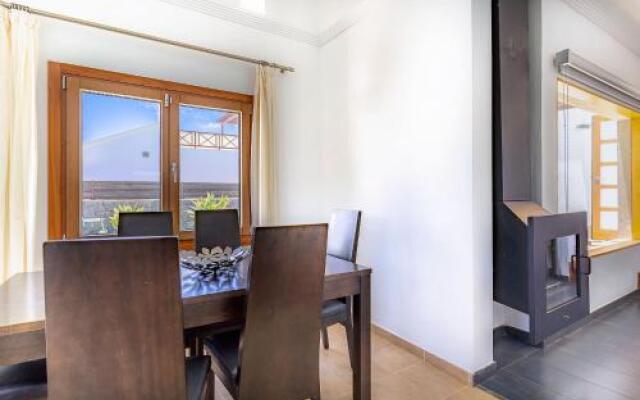 Camelot Holiday Homes by LIVVO