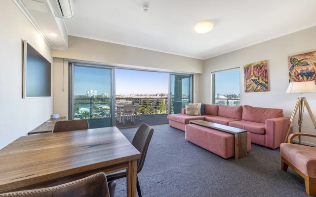 Coastal Studio City & Ocean Views, Walk to Beach – Guest Rooms – Mandurah