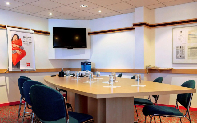 ibis Lyon Est Bron