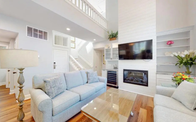 7621 Huntington Villas