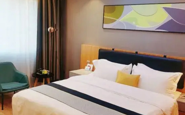 Jiatai Chain Business Hotel (Zhuanghe High-speed Railway Station)