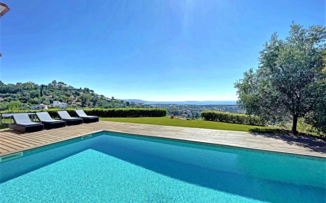 Villa vue mer Mandelieu by ESTATESCANNES