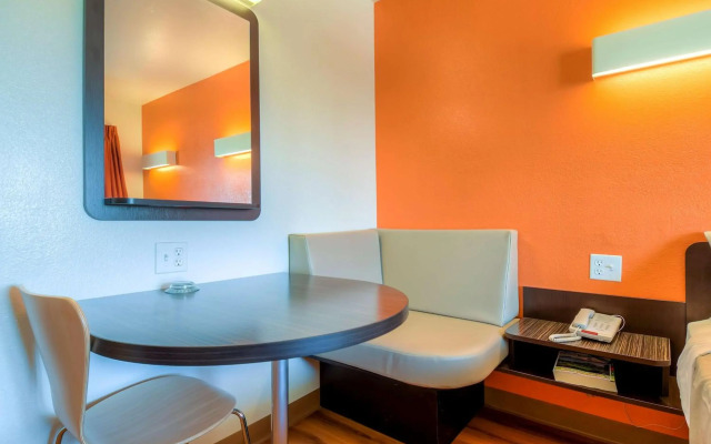 Motel 6 Palm Springs, CA - Downtown