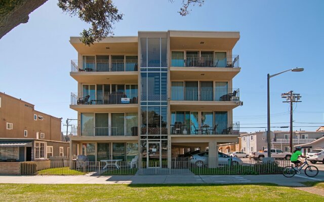 Mission Beach Condo w/Bayside Views by RedAwning