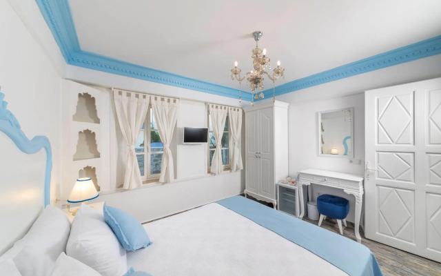 Otel Mavi Beyaz Datça