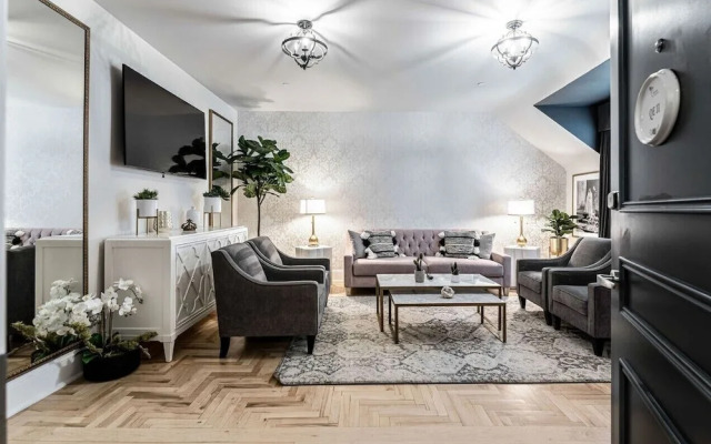 The Inn On Officers Garden