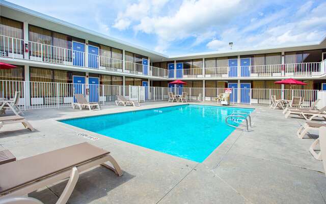 Motel 6 Baton Rouge, LA - Southeast