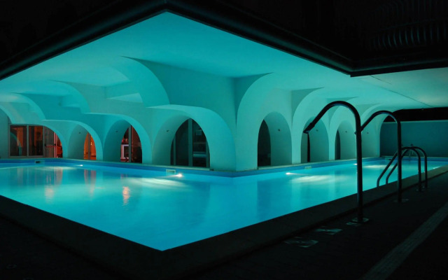 Mayflower Beach Hotel