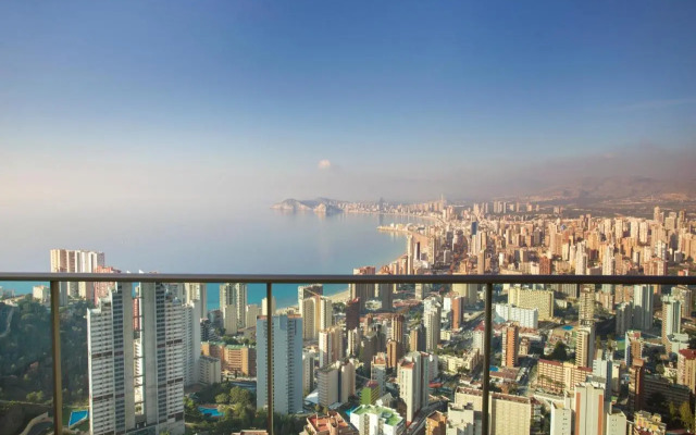 Luxury apartment on the 40th floor with amazing views