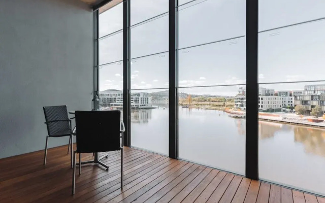 Stunning 1-bed Above Foreshore With Water Views