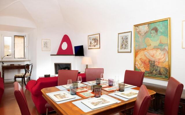 Aurora in Pantheon Apartment