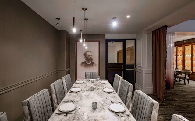 Hotel Fort Des Moines, Curio Collection by Hilton