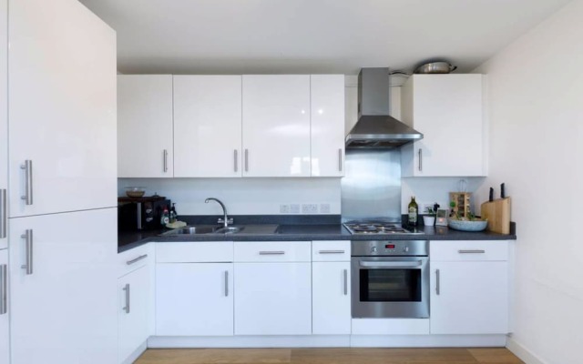 Stunning 2 Bed Flat w/ Terrace Next to Kings Cross