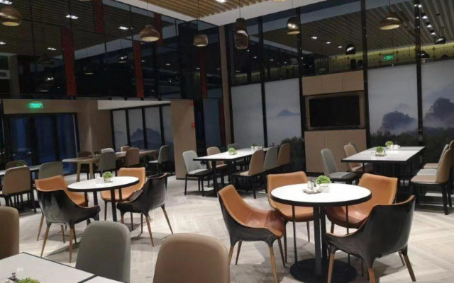 Atour Hotel（Beijing International Trade Red Scarf Bridge）