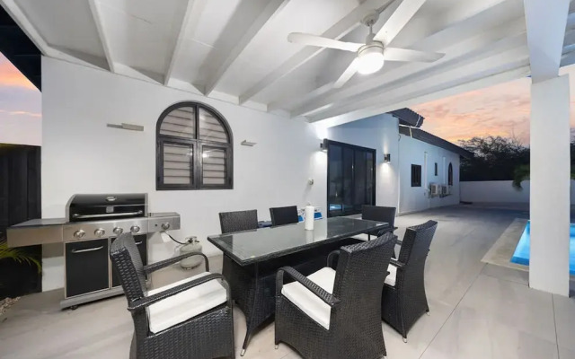 Tides Villa 4BR Private Pool Walk to the Beach