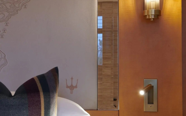 Fingal - A Luxury Floating Hotel