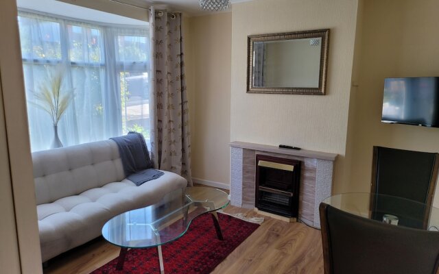 Bright & Homely Apartment