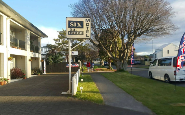Six on Union