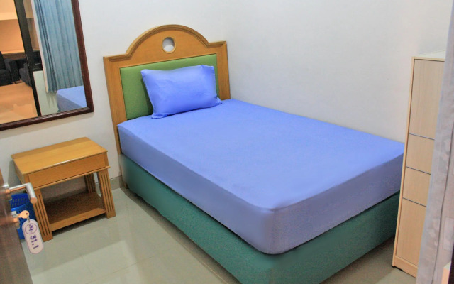 RedDoorz @ Darmo Permai