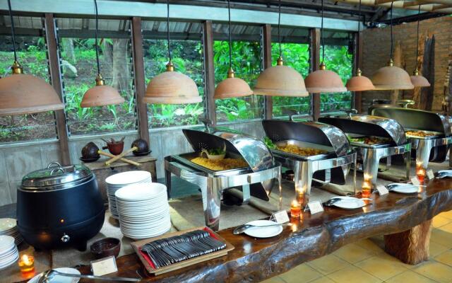 Desa Alamanis Resort Vila