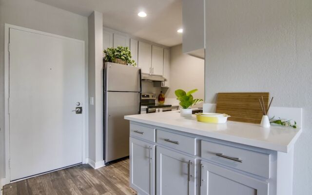 The Luxe Suites of Temecula Heights