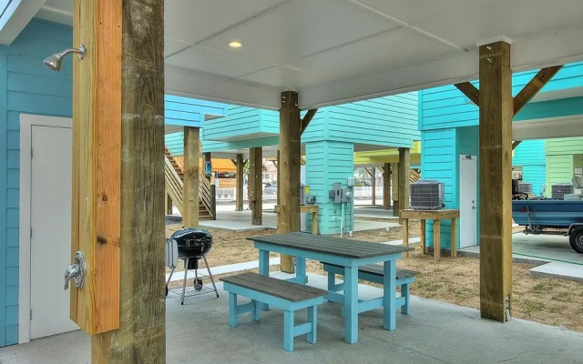 Sea Clusion 2 Bedroom Bungalow by Redawning