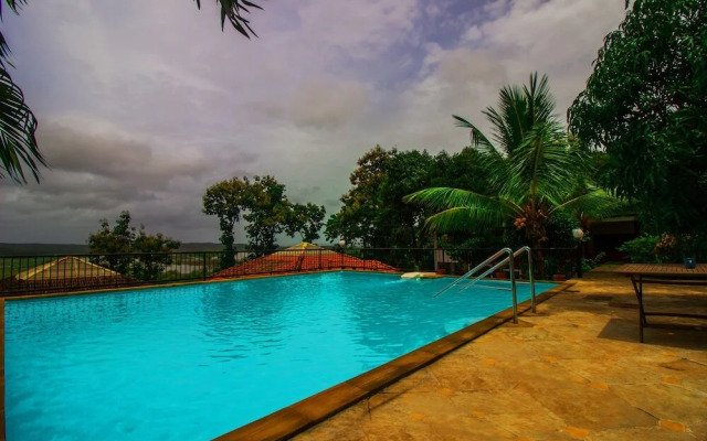 OYO Home 17402 Pool View Villa 4BHK
