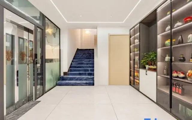 Kaihong Yiju Hotel (Shaoxing Lu Xun's Hometown Subway Station)