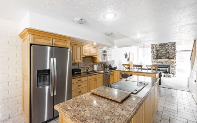 Park Avenue Upgraded 3 Bedroom Condominiums