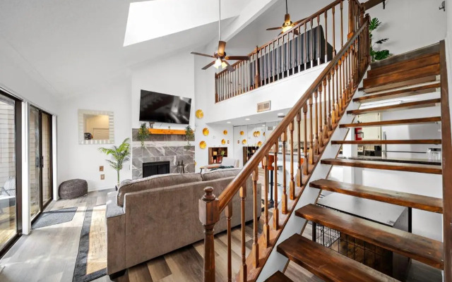 Upscale 1br Condo in Med Center