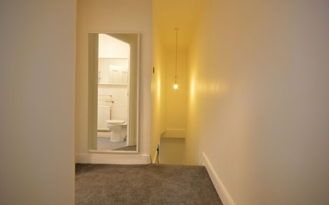 Beautiful Garden Flat near Chelsea