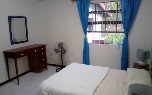 Caye Manje Holiday Lodge