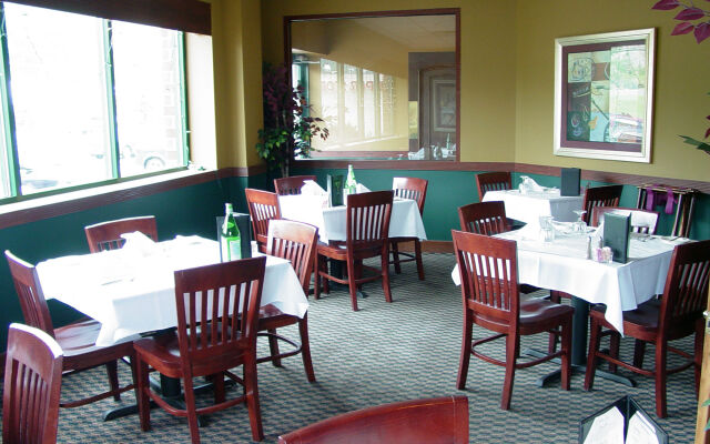 Maron Hotel & Suites