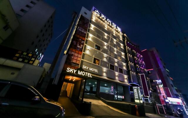 Sky Motel