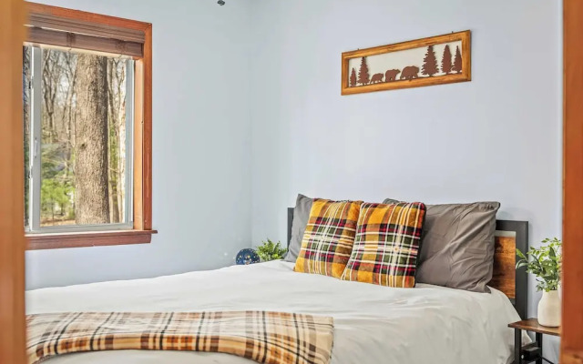 Stylish Renovated Home Open Layout, Coffee Bar + Near Hiking & Waterfalls